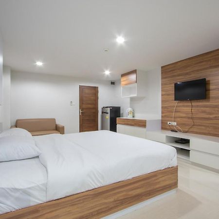 The Seasons Aparthotel Pathum Thani Buitenkant foto