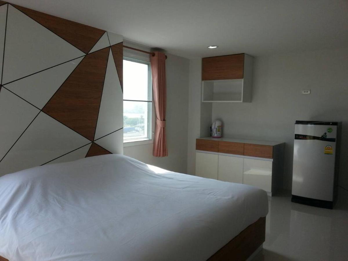 The Seasons Aparthotel Pathum Thani Buitenkant foto