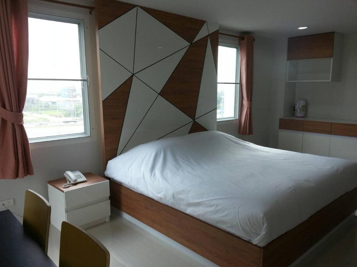 The Seasons Aparthotel Pathum Thani Buitenkant foto